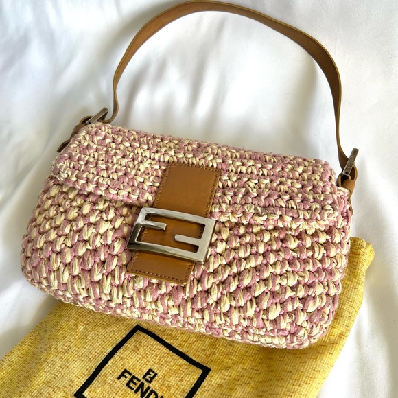✨SOLD✨ Vintage Fendi Pink Raffia Baguette - Picture 3 of 16